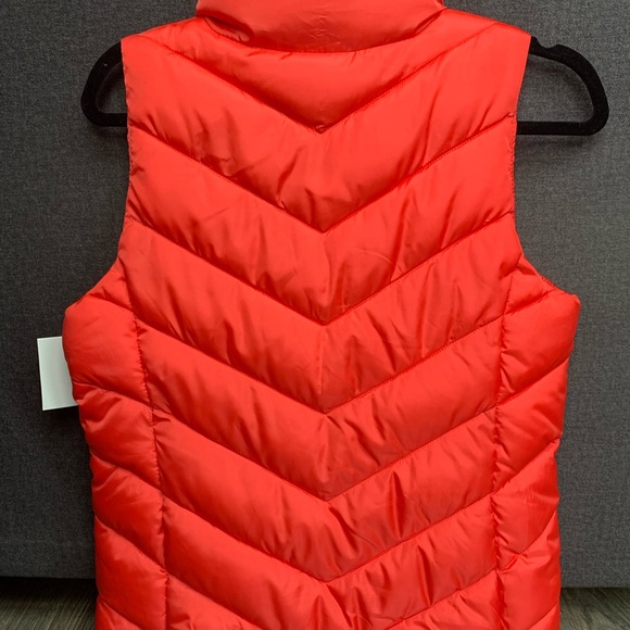 Puffer Vest NWT. Medium SO - Picture 3 of 6